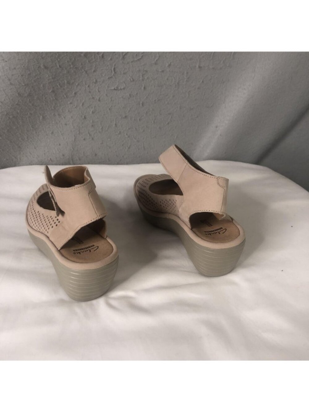 Clarks Sandals Womens Size 6.5 Beige Reedly Salene Wedge Comfort Ankle Strap - Picture 11 of 16